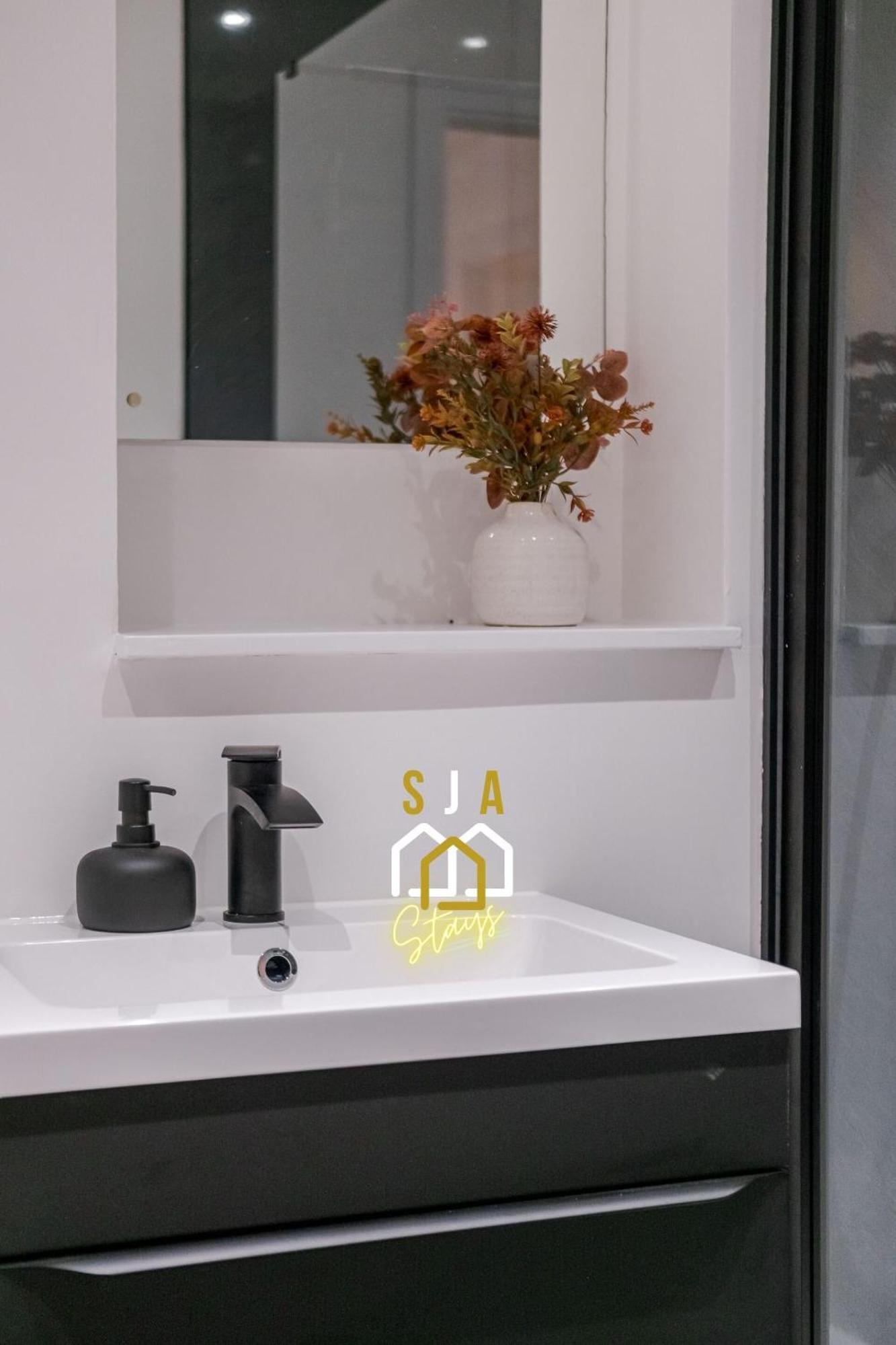 Apartamento Merkland - Sja - Modern 2 Bed *